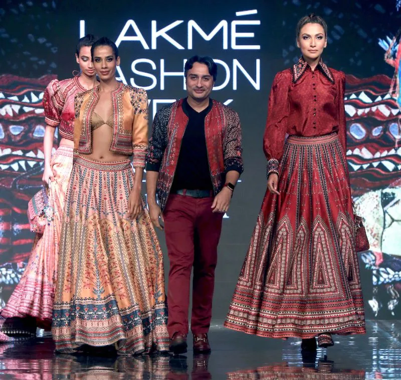 Lakme Fashion Week 2019 के 5वें दिन शो स्टॉपर बनीं दिवा धवन