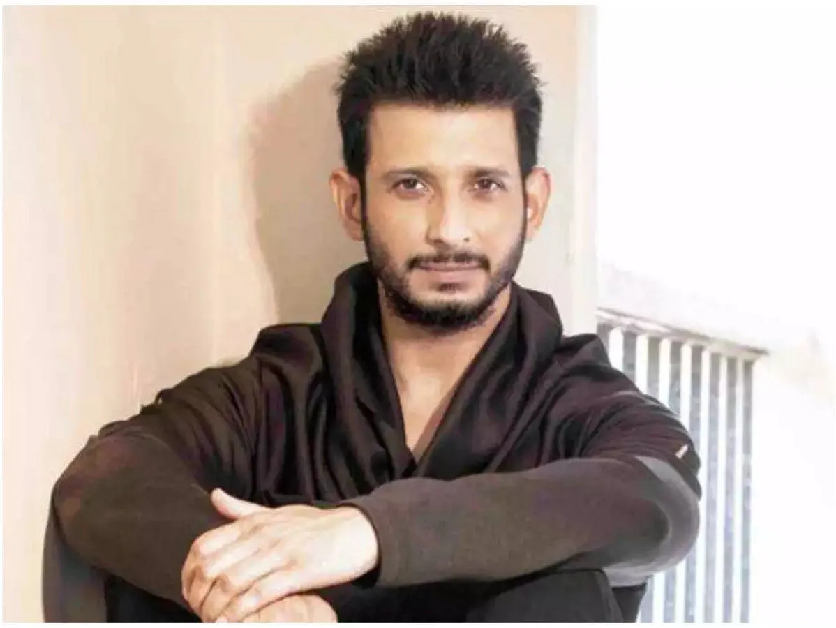 Sharman Joshi Birthday: Sharman Joshi Birthday net worth property films  fees wife , इतने करोड़ की प्रॉपर्टी के मालिक हैं शरमन जोशी, इस खूंखार विलेन  की बेटी को दे बैठे थे दिल |