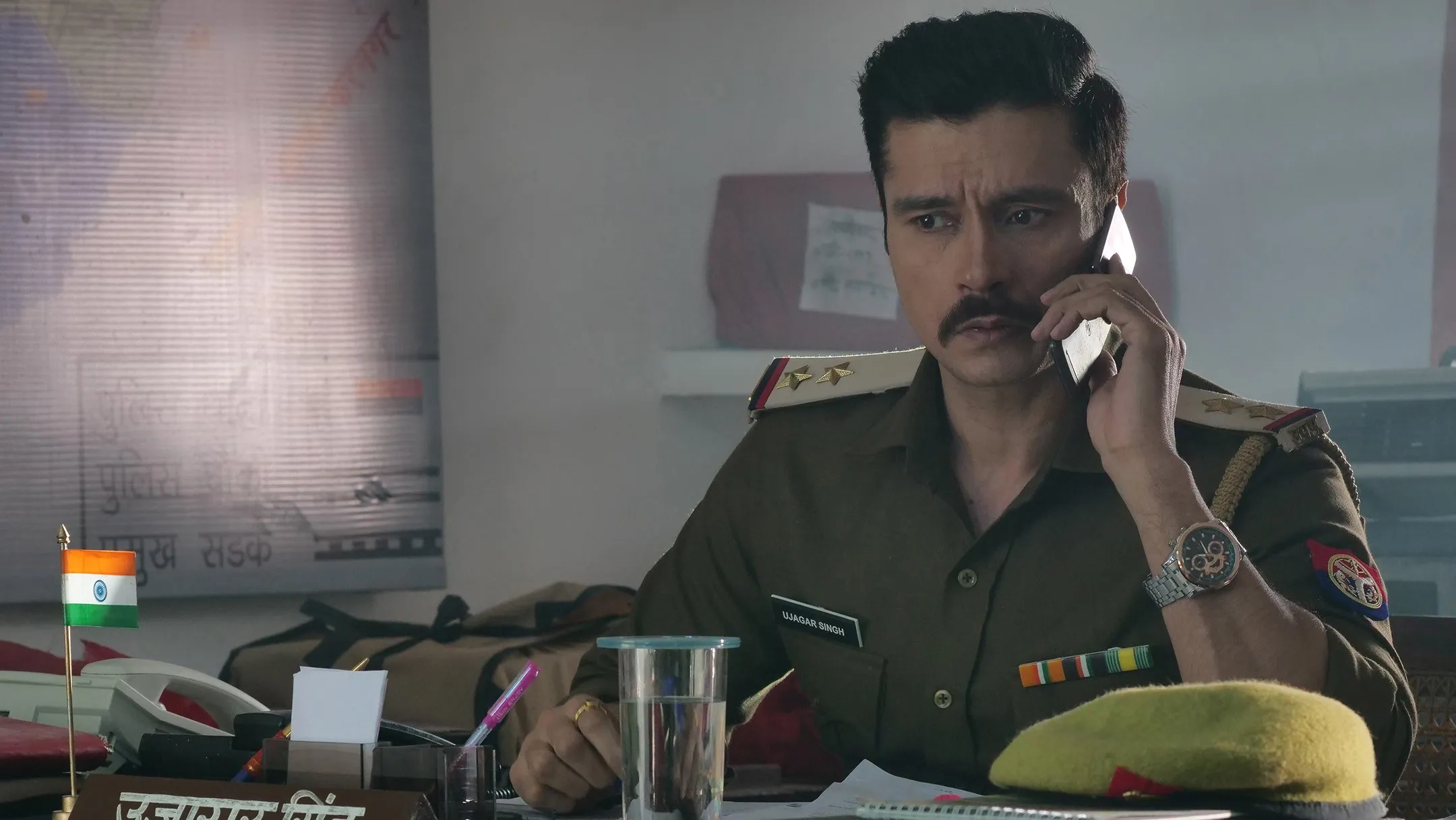 एमएक्स ओरिजिनल सीरीज ‘आश्रम’ एक स्वघोषित बाबा पर लाखों लोगों द्वारा किए गए अंधविश्वास को उजागर करता है