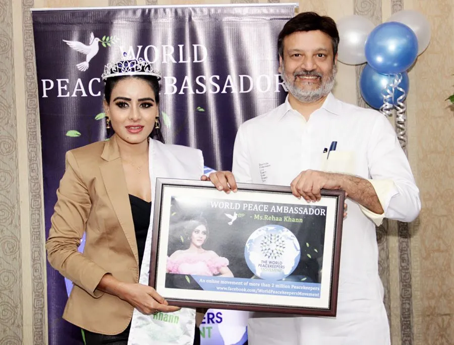 डॉ हुज़ ने छह हस्तियों का किया विश्व शांति राजदूतों के रूप में सम्मान