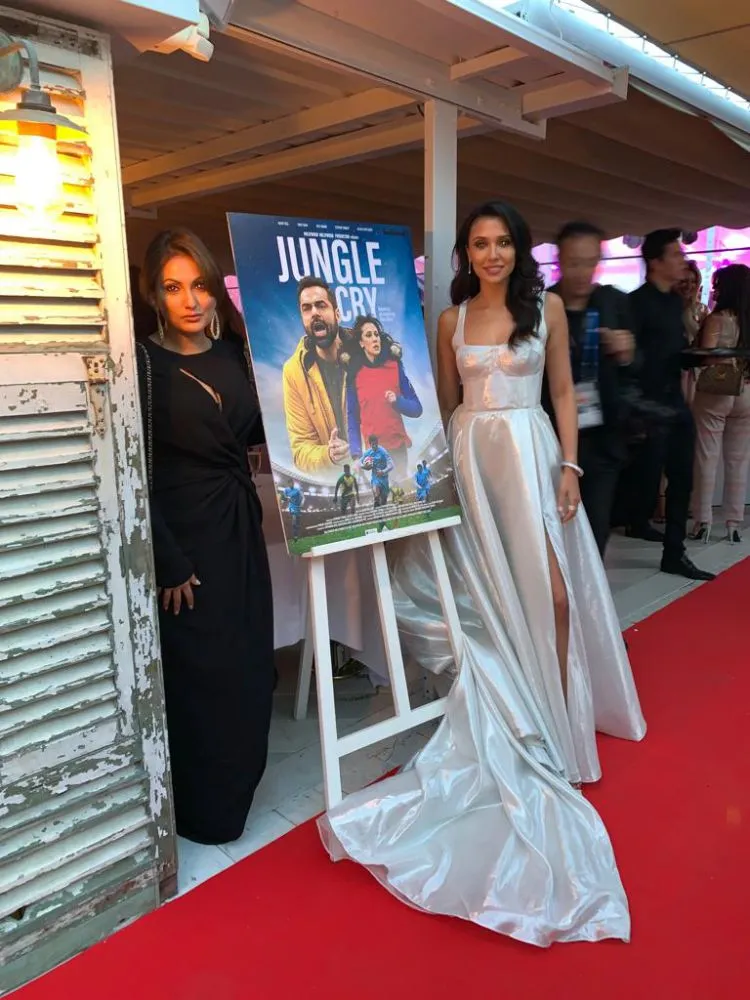 एमिली शाह ने कांस फिल्म फेस्टिवल में लॉन्च किया फिल्म जंगल क्राई का पहला पोस्टर