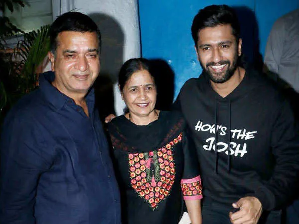 विक्की कौशल ने बताया कि उनके माता-पिता उनके लिंक-अप पर कैसे प्रतिक्रिया  देते हैं | Filmfare.com