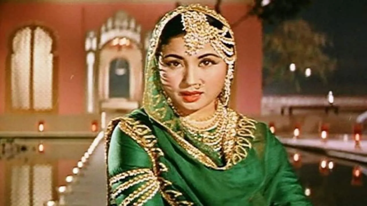 Meena Kumari Biopic: डायरेक्शन में डेब्यू कर रहे मनीष मल्होत्रा, ये हसीना  बनेगी 'ट्रेजेडी क्वीन'