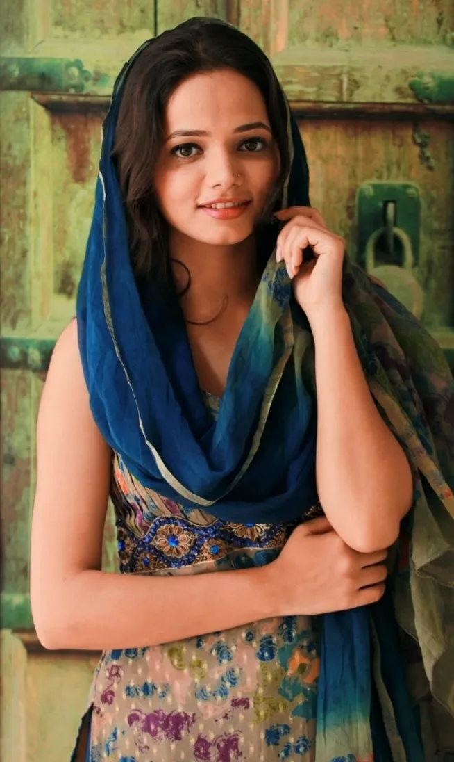 आजकल ज़्यदातर फिल्मों में हीरोइनों के लिए कुछ होता नहीं है, सिवाय ग्लैमर परोसने के- आरुषी शर्मा