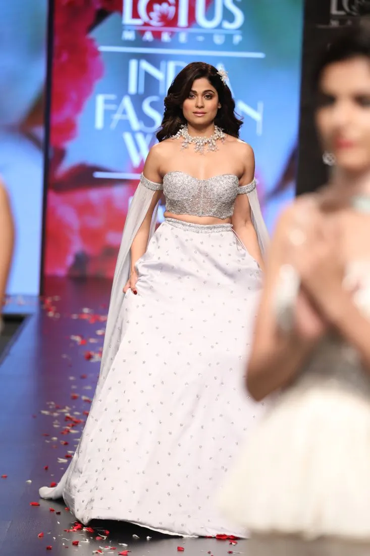 शमिता शेट्टी ने FDCI लोटस मेकअप इंडिया फैशन वीक के लिए किया रैंपवॉक