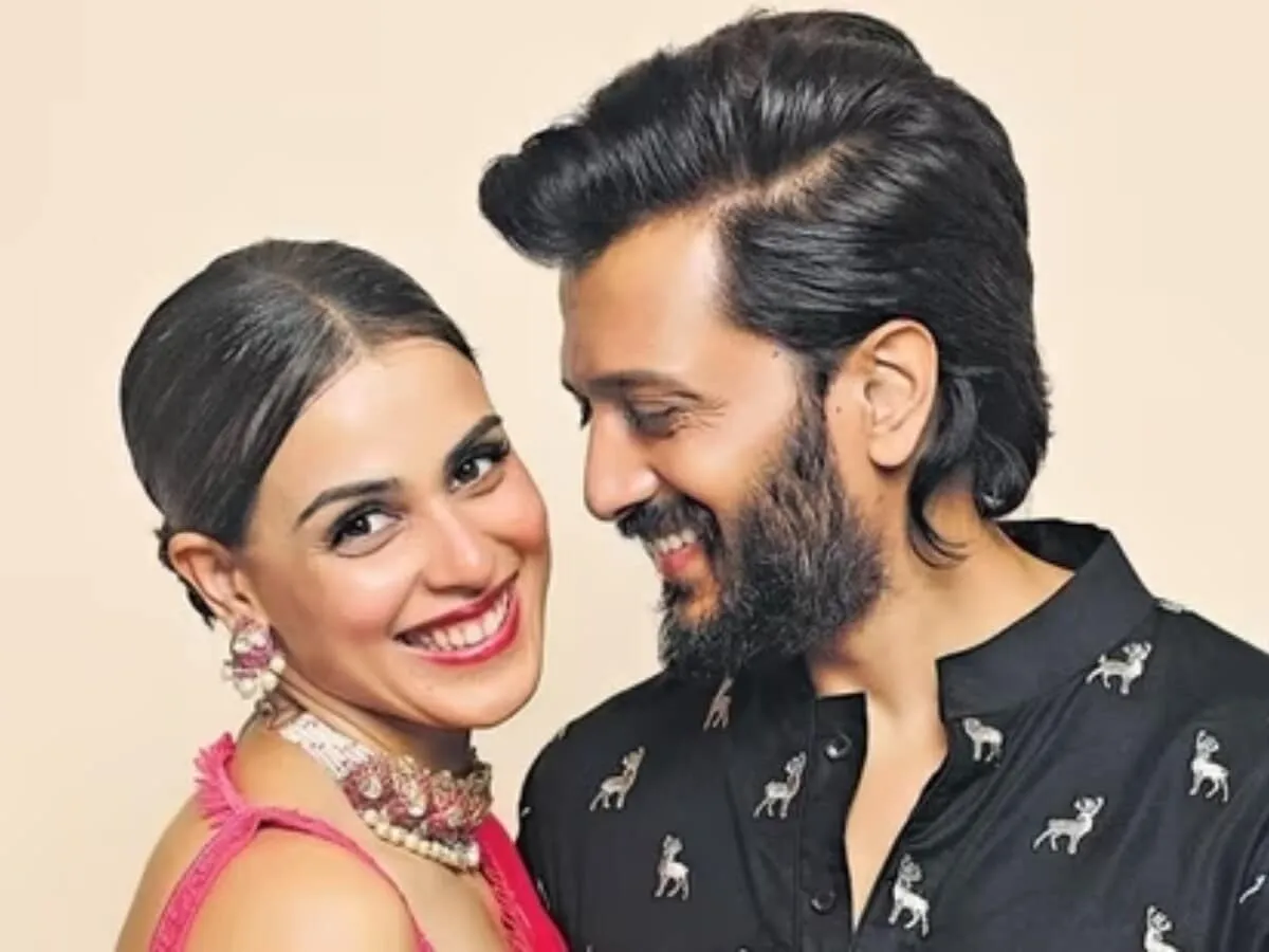 Bollywood Kissa Riteish Deshmukh breakup Genelia midnight as April fool  prank Actress worried till morning रितेश देशमुख ने जेनेलिया को आधी रात में  भेजा था ब्रेकअप का मैसेज, एक्ट्रेस बोलीं ...