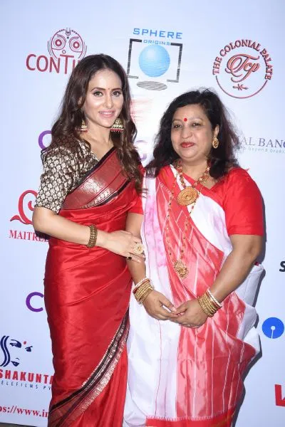 मलाड सार्बोजनिन दुर्गोत्सव 2019 में सिंदूर उत्सव  मनाते दिखें बॉलीवुड सितारे