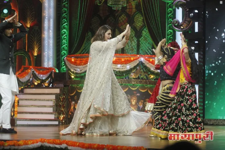 Huma Qureshi shaing a leg on Naagin Dance Nachna with Tamanna Dipak, Zoya Shah and Snigdha Deshmukh 