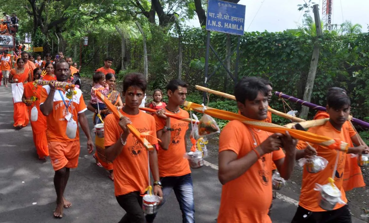 मुंबई के किलेश्वर महादेव मंदिर में भक्तों ने मनाया नाग पंचमी का त्योहार