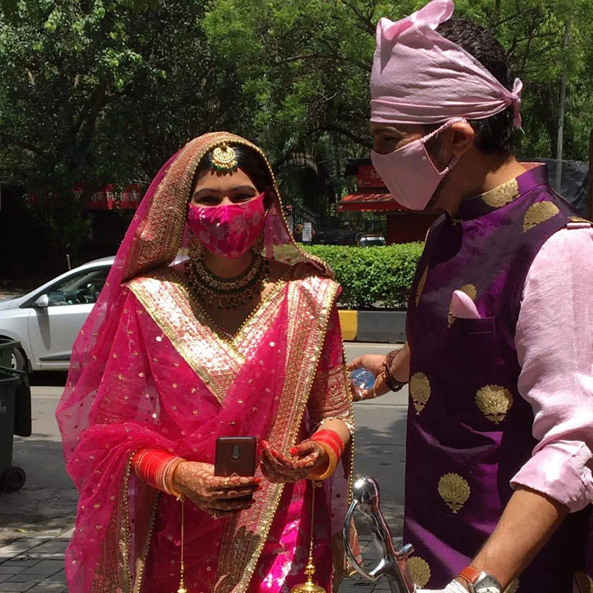 मनीष रायसिंघन-संगीता चौहान ने लिए सात फेरे, मास्क लगाकर की शादी, Photos