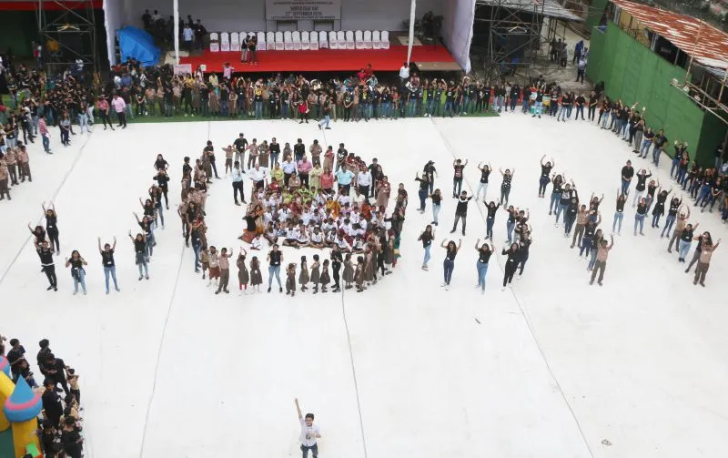 विश्व बधिर दिवस से पहले जोश फ़ाउंडेशन और मिठीबाई कॉलेज के‌ छात्रों ने मानव श्रृंखला बनाई