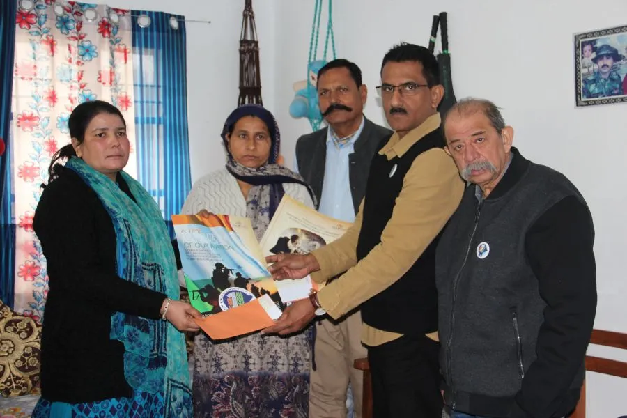 Shri. Sunil Rane, Chairman-Atharva Foundation & Col Sudhir Raje at Samba, J&K visitng Veer Naris Smt. Rajani Devi, wife of Shaheed Hav. Rakesh Kumar,SC and Smt. Geeta Devi, wife of Shaheed Hav. Ravi Pal