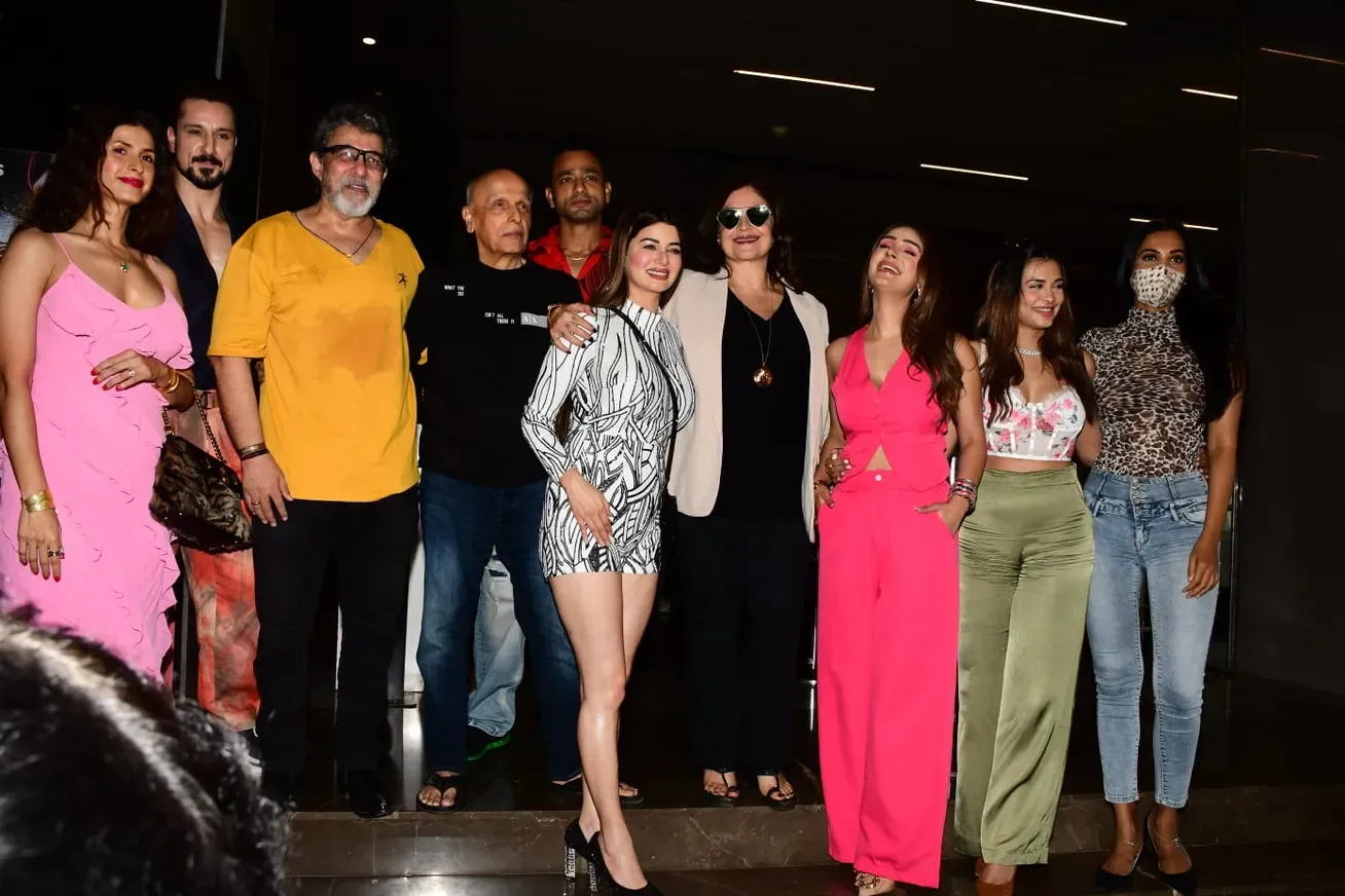 Pics: Pooja Bhatt, Mahesh Bhatt attend Deepak Tijori's Tipppsy trailer  launch - India Today