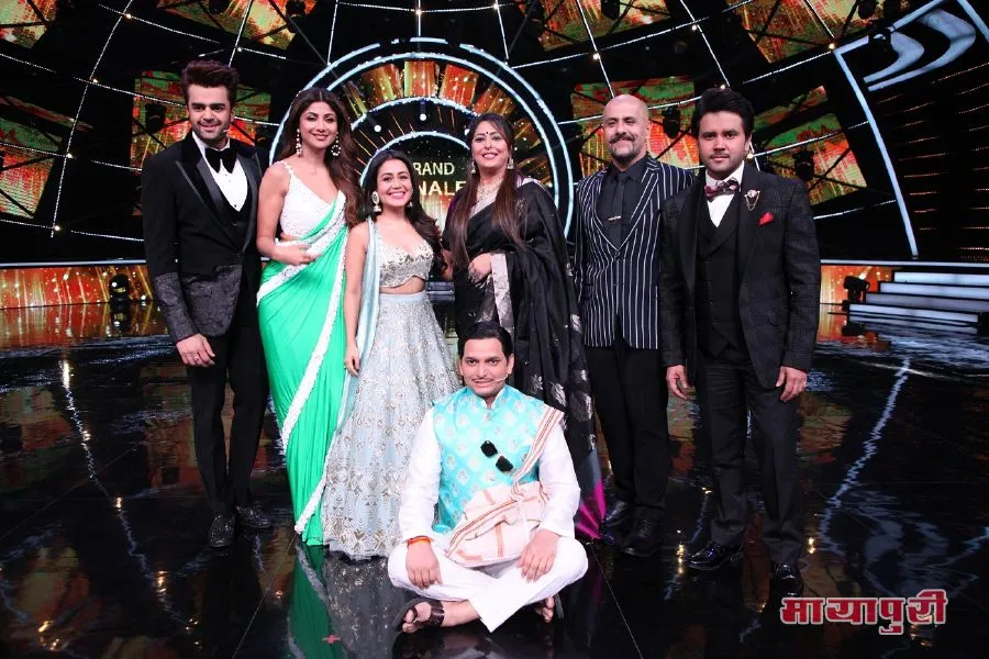 Maniesh Paul, Shilpa Shetty, Neha Kakkar, Paritosh Tripathi, Geeta Kapur, Vishal Dadlani, Javed Ali