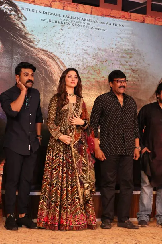 मुंबई में लॉन्च हुआ में तेलुगु फिल्म सई रा नरसिम्हा रेड्डी का टीज़र