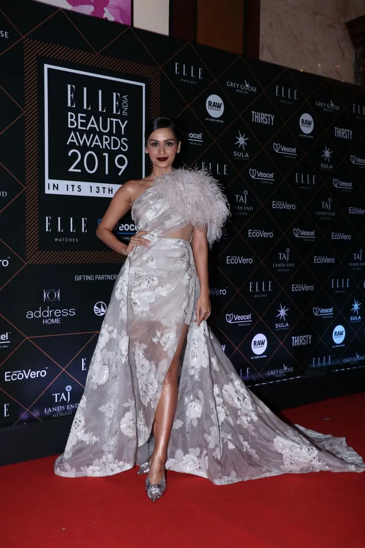 Photos: Elle Beauty Awards में करीना, अनुष्का से लेकर रणवीर सिंह तक बॉलीवुड स्टार्स ने बिखेरा जलवा