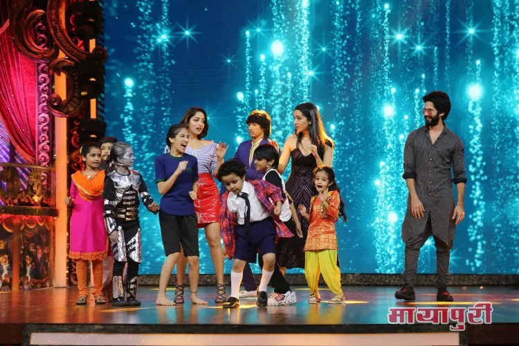 Yami Gautam, Shahid Kapoor and Shraddha Kapoor with kids