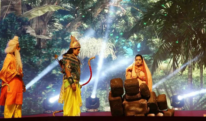 लवकुश रामलीला में तीसरे दिन अहिल्या उद्धार, धनुष विखंडन और सीता स्वयंवर का मनोहारी मंचन