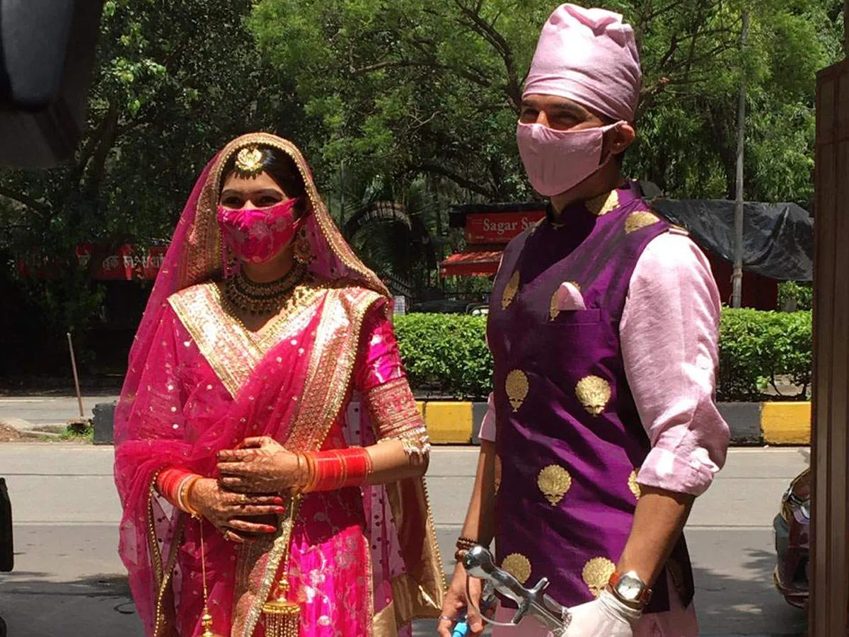 मनीष रायसिंघन-संगीता चौहान ने लिए सात फेरे, मास्क लगाकर की शादी, Photos