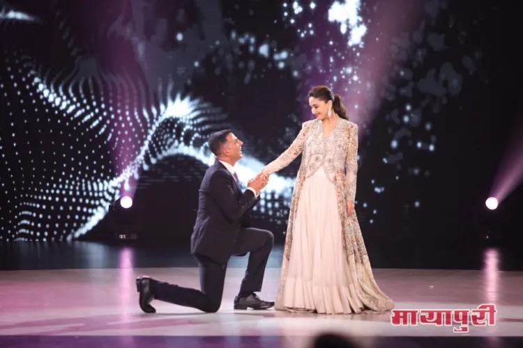 Akshay Kumar and Madhuri Dixit