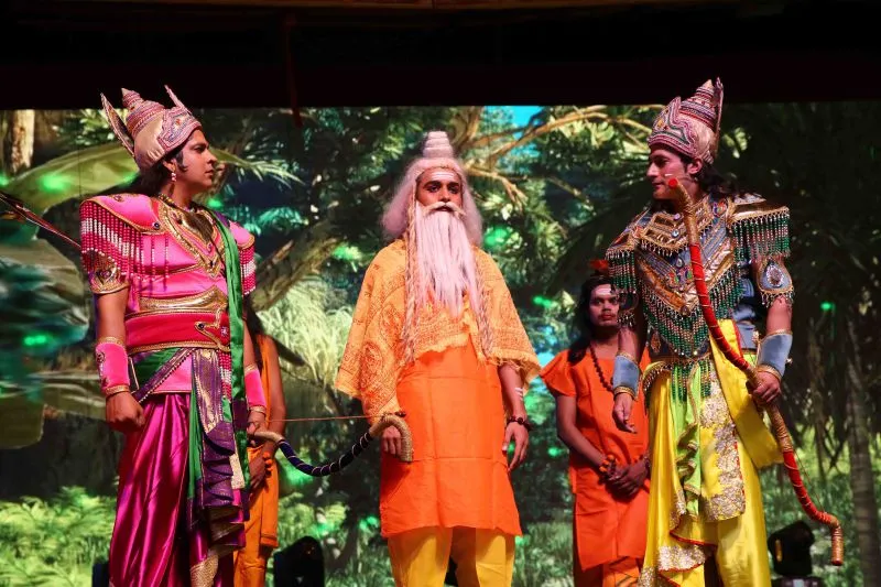 लवकुश रामलीला में तीसरे दिन अहिल्या उद्धार, धनुष विखंडन और सीता स्वयंवर का मनोहारी मंचन