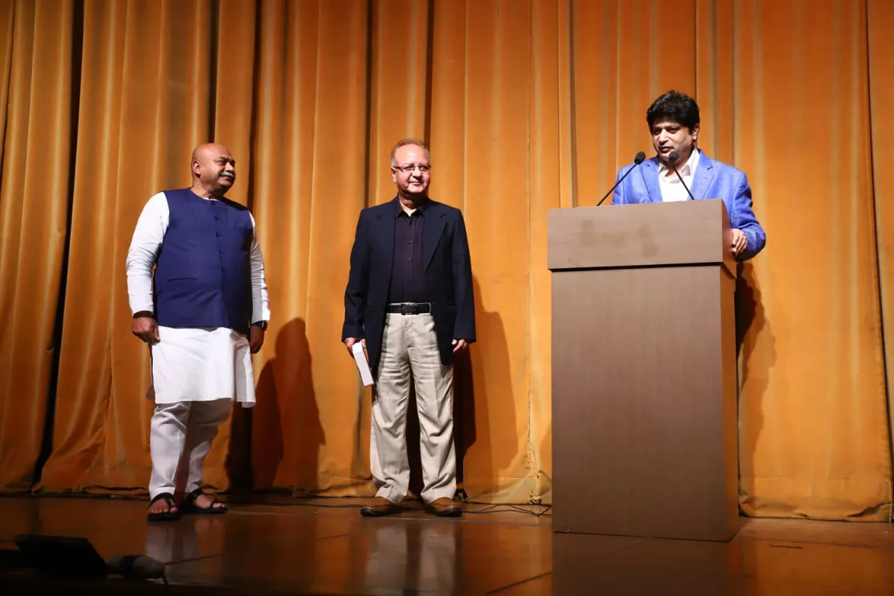 दिल्ली में थिएटर की शुरुआत कश्मीरी पंडितों की कहानी रिफ्यूजी कैम्प के साथ
