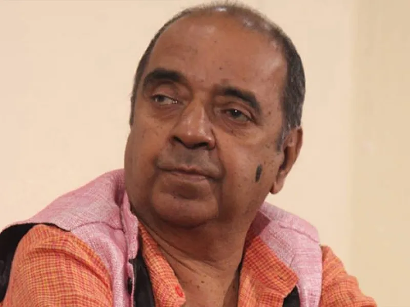भीड़ में अकेला आदमी