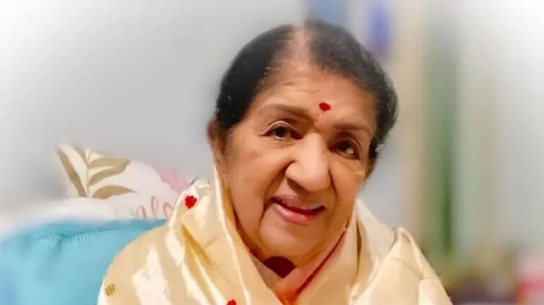 बॉलीवुड के कुछ ऐसे सुपरस्टार जिन्हें पहले ज़रूरत है कोरोना वैक्सीन की