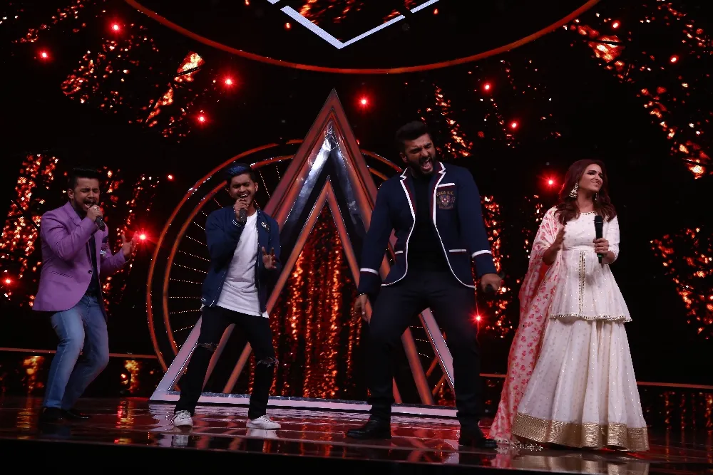 Vibhor Parashar and Kunal Pandit get Arjun and Parineeti grooving on Indian Idol 10