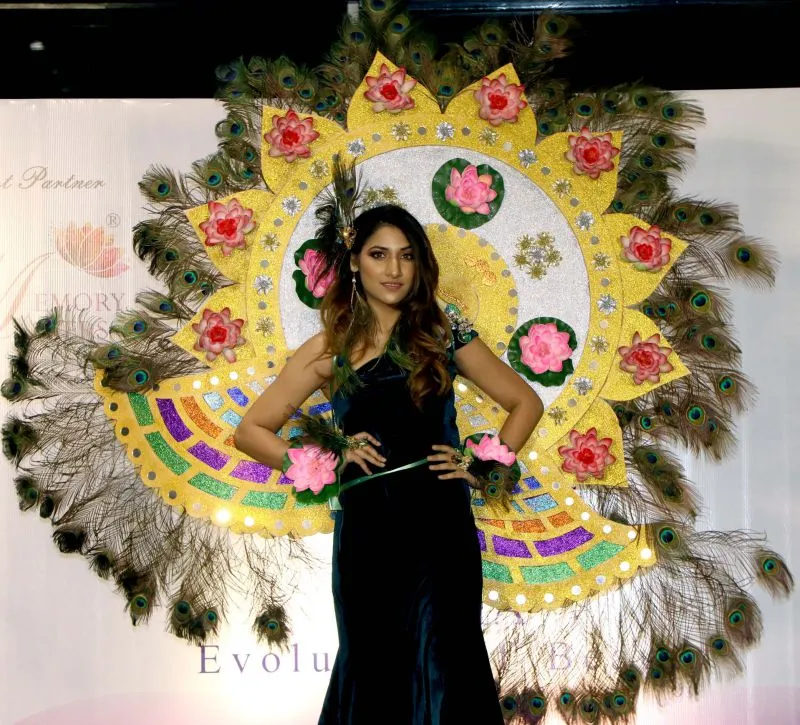सेलेब्स ने मिस और मिसेज टियारा इंडिया के सेमीफाइनल में ठाणे के लैंडमार्क कार्स में शिरकत की 