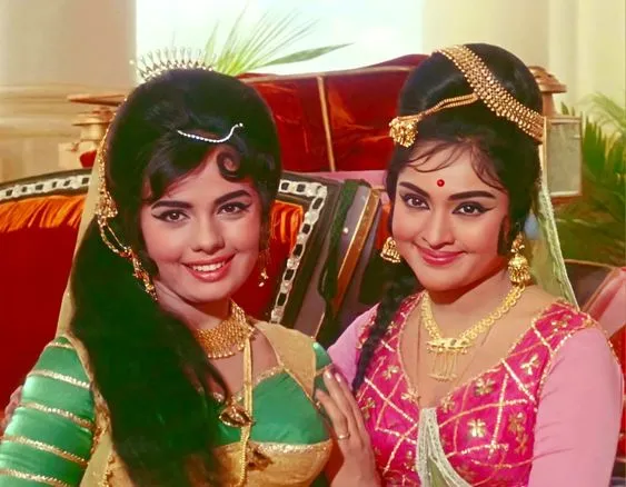 Mumtaz & Vyjayanthimala in 'Suraj' : r/ClassicDesiCelebs