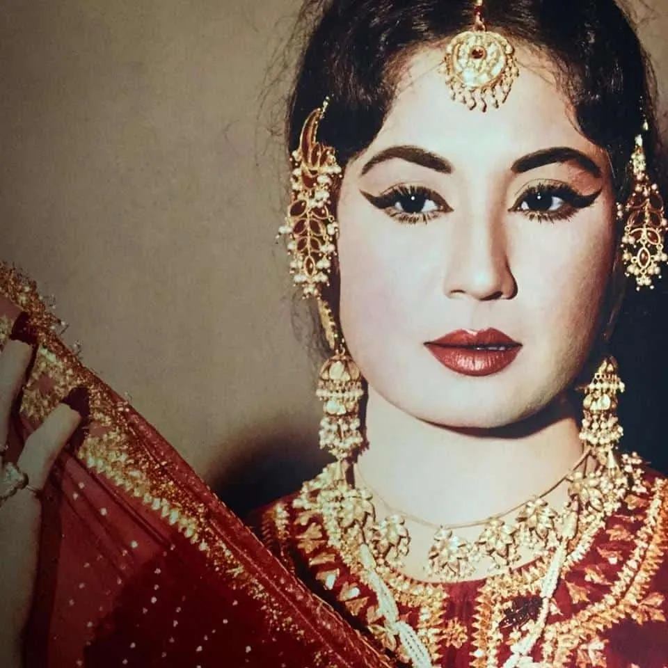 Meena Kumari Birth Anniversary: Actress personal life was full of ups and  down | शादी टूटी तो नशे में डूब गई थीं Meena Kumari, पति कमाल अमरोही ने 3  शर्तों पर दी