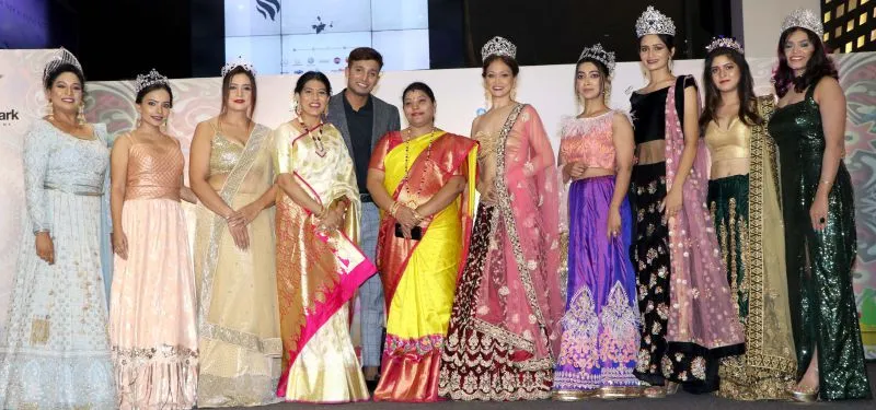 सेलेब्स ने मिस और मिसेज टियारा इंडिया के सेमीफाइनल में ठाणे के लैंडमार्क कार्स में शिरकत की 