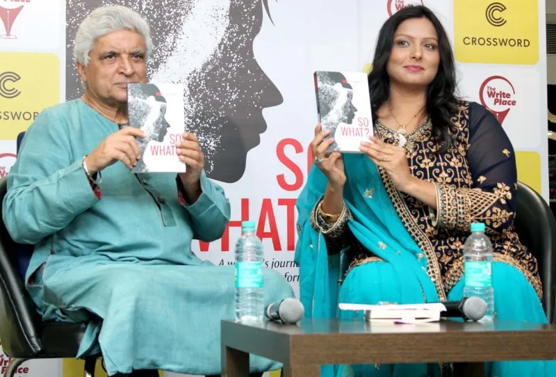 मुंबई में जावेद अख्तर ने लॉन्च की सोनल सोनकावड़े की नई किताब सो व्हाट?