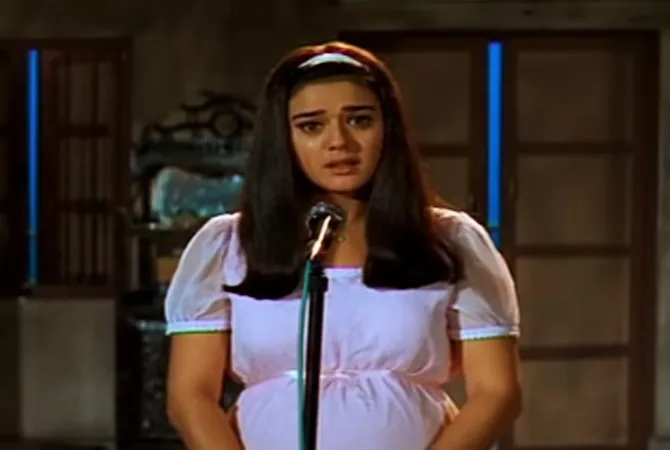 जब बॉलीवुड एक्ट्रेसेस ने पर्दे पर निभाया प्रेग्नेंट महिला का चुनौतीपूर्ण किरदार (Pregnant Characters in Bollywood)