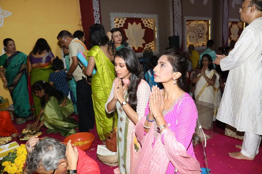मलाड सार्बोजनिन दुर्गोत्सव 2019 में मैत्रीय कल्चरल एसोसिएशन द्वारा आयोजित किया गया महानवमी पूजा