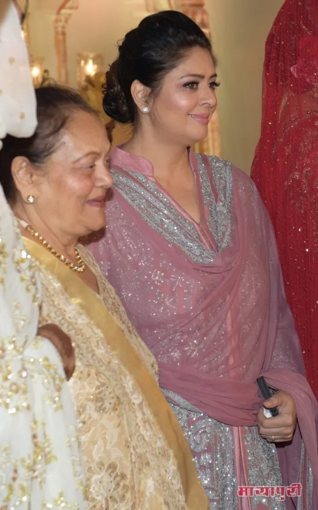 Nagma with her mom 