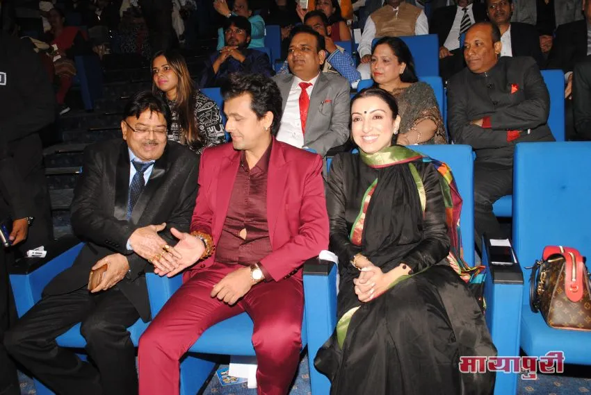 Ashok Gupta, Sonu Nigam with guest