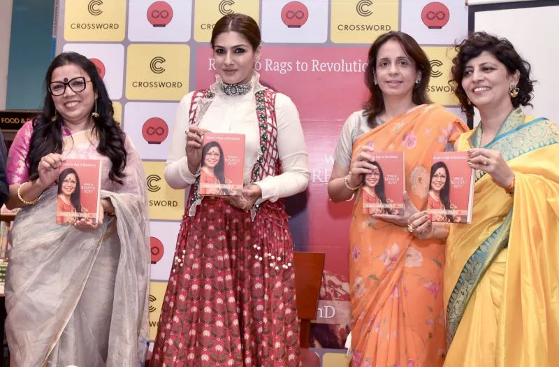 रवीना टंडन ने लॉन्च की डॉ. स्वाति लोढा की किताब हु इज रेवथी रॉय?