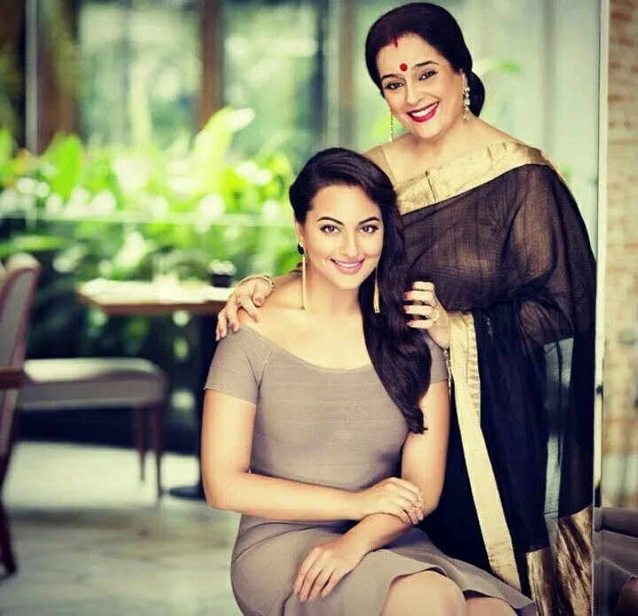 Sonakshi with her mom
