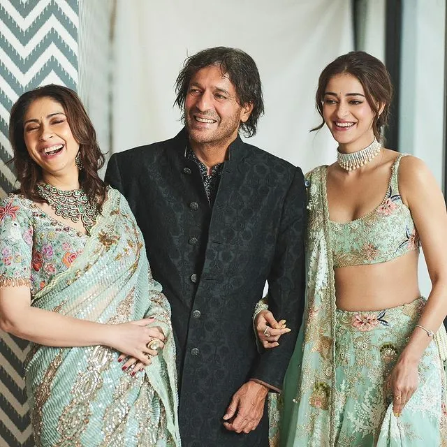 Ananya pandey & father real name Suyash Panday stage chunky pandey dugather  #ananyapandey