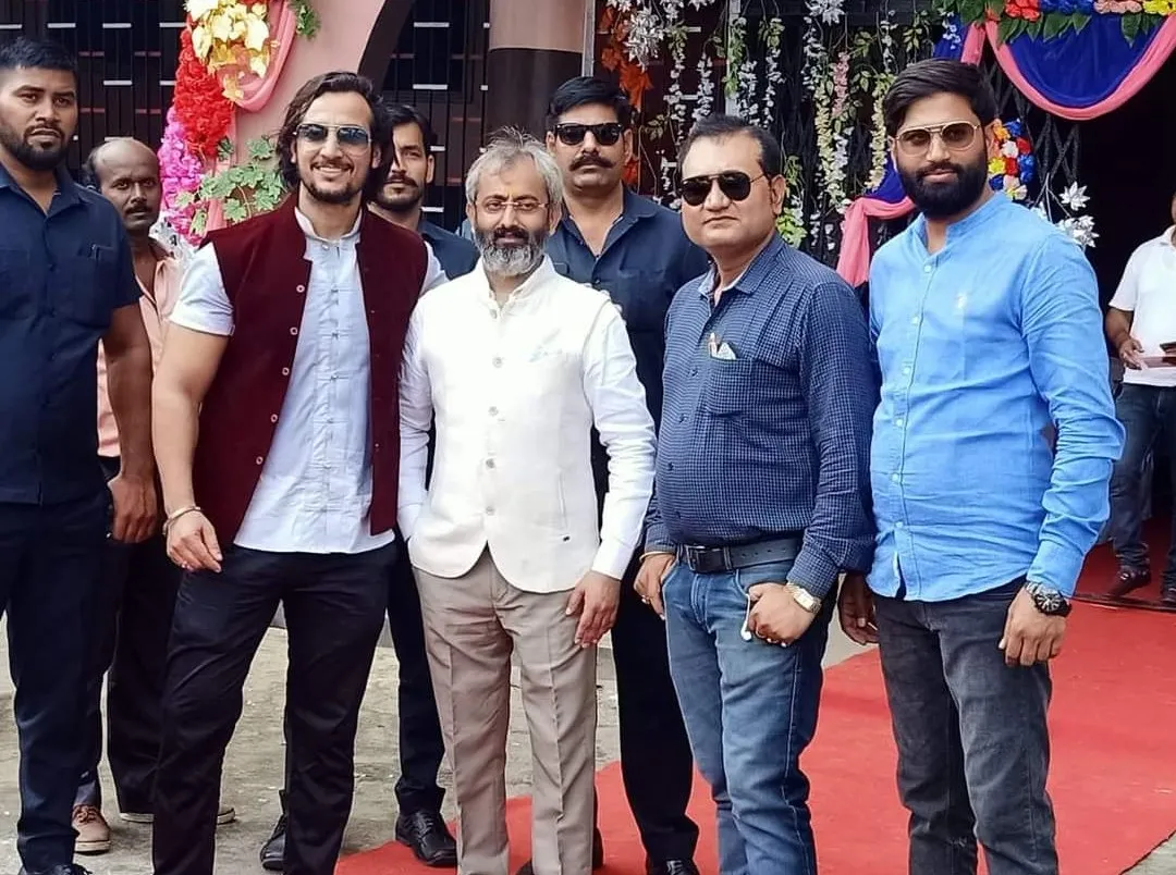 अभिनेता जावेद पठान का धनबाद की गलियों से सिल्वर स्क्रीन और बॉलीबुड तक का सफर, प्रीमियर पर जन्मदिन भी धूमधाम से मनाया गया |