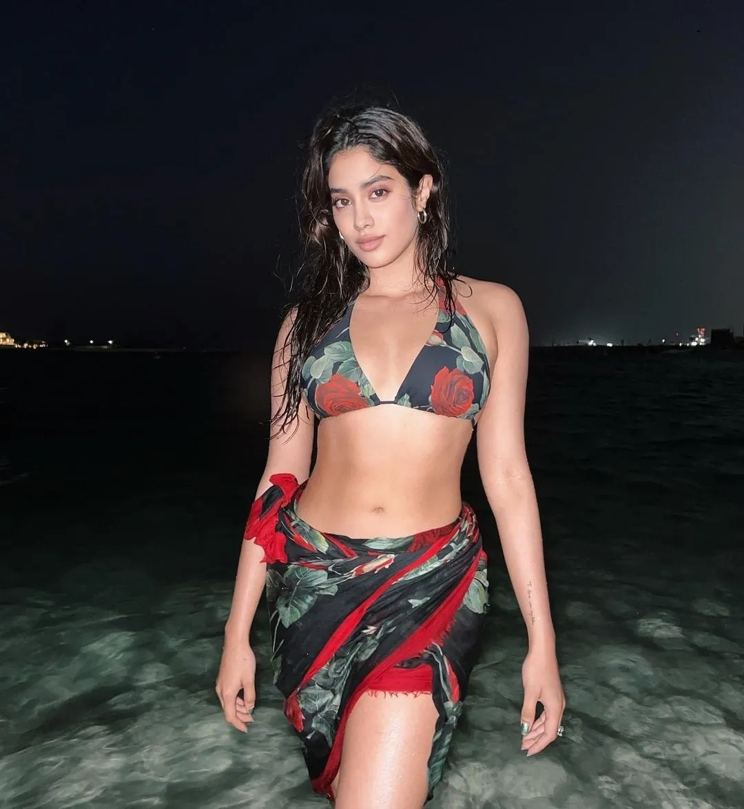 Jhanvi Kapoor seen in hot bikini avatar, see pictures