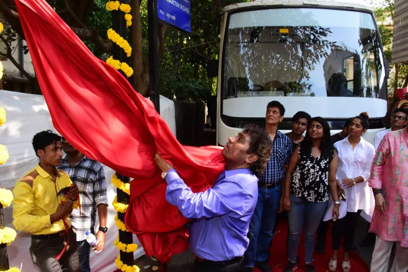 बॉलीवुड हस्तियों ने किया पद्मश्री महेंद्र कपूर चौक का अनावरण