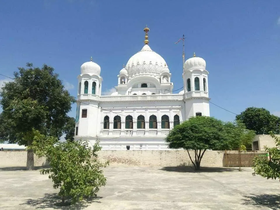 Photos: सिख समुदाय के लिए क्यों महत्वपूर्ण है पाकिस्तान का करतारपुर साहिब ?