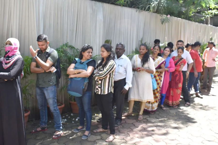 महाराष्ट्र विधानसभा चुनाव 2019 के दौरान बॉलीवुड स्टार्स ने वोट डाले