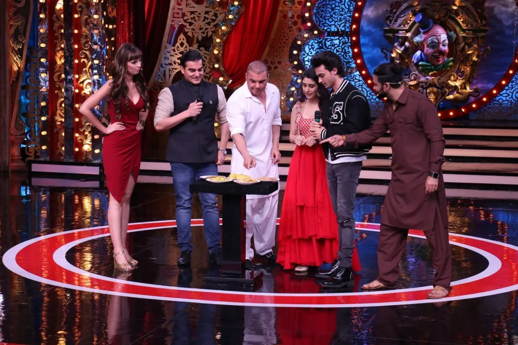 Mouth watering gujarati delicacies tested by the cast on Comedy Circus