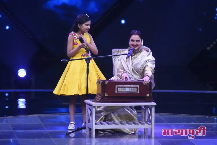 Rekha sings along a contestant on Dil Hai Hindustani 2
