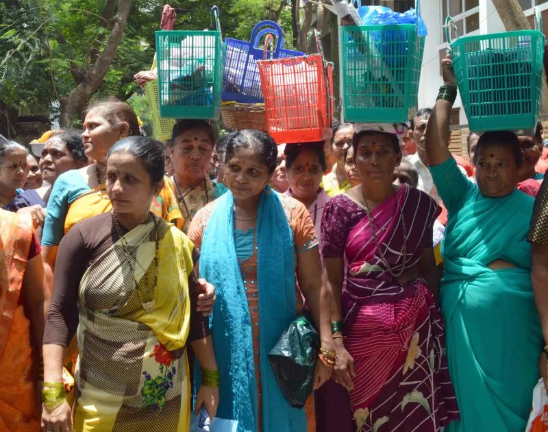 दक्षिण मुंबई के मछुआरों से मुलाकात करने पहुंचे महाराष्ट्र नवनिर्माण सेना के प्रमुख राज ठाकरे