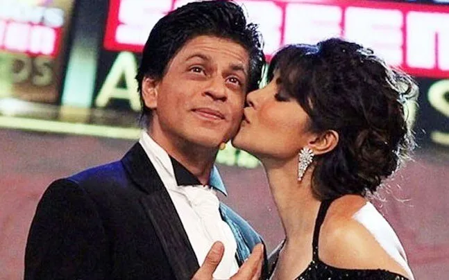 Shah Rukh Khan and Priyanka Chopra almost ran into each other at award  show. Yet again - India Today